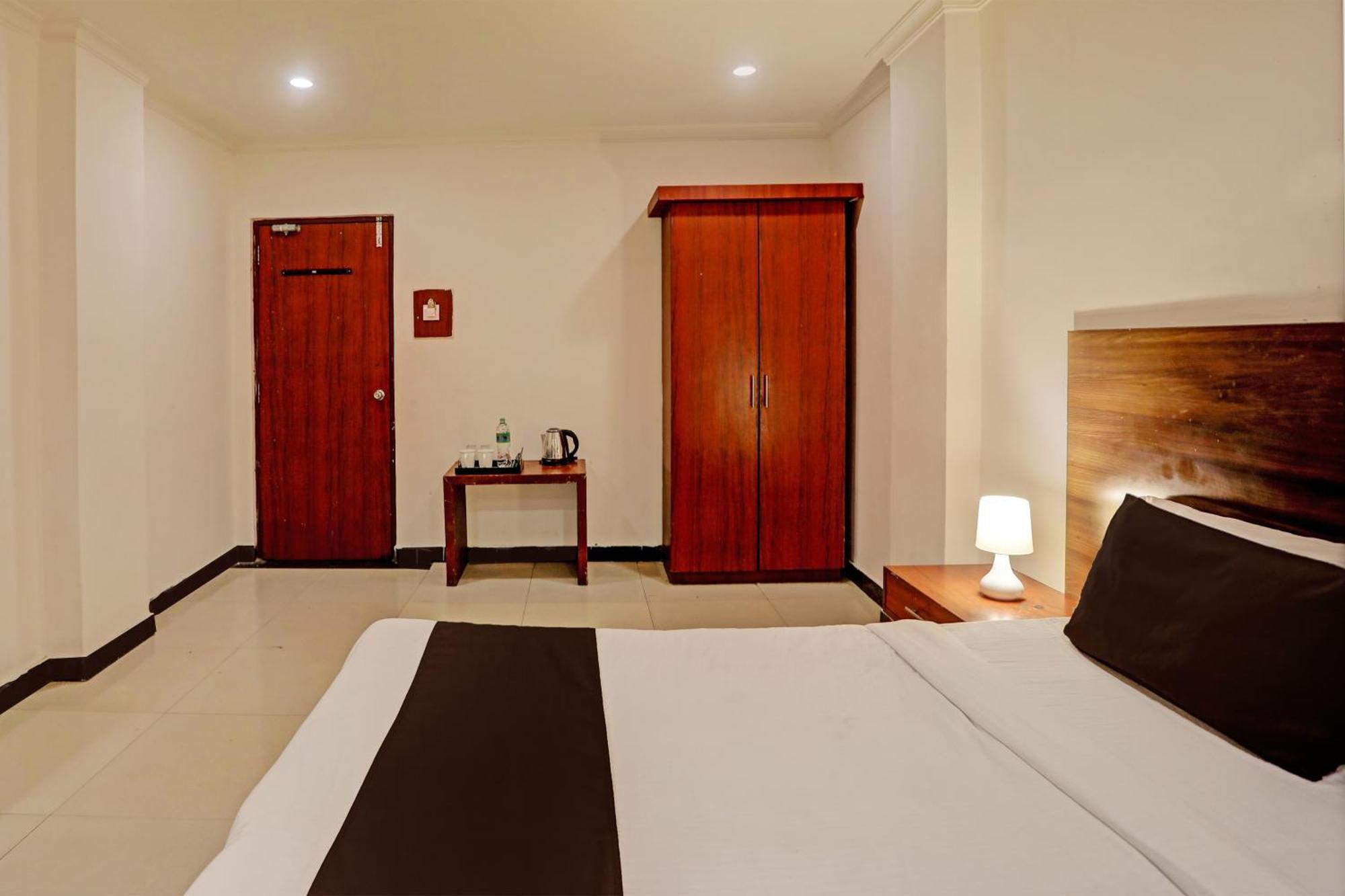 Hotel Airport Land Ню Делхи Екстериор снимка
