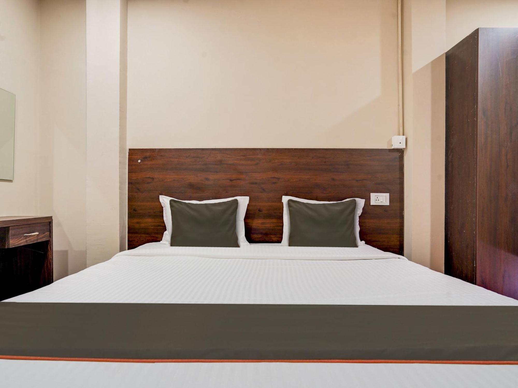 Hotel Airport Land Ню Делхи Екстериор снимка