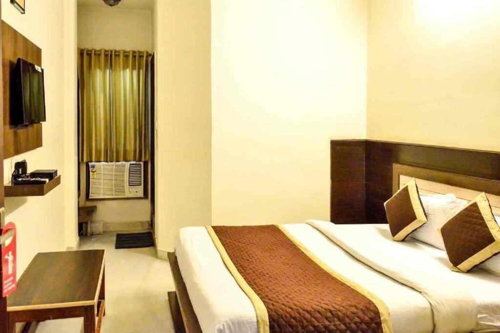 Hotel Airport Land Ню Делхи Екстериор снимка