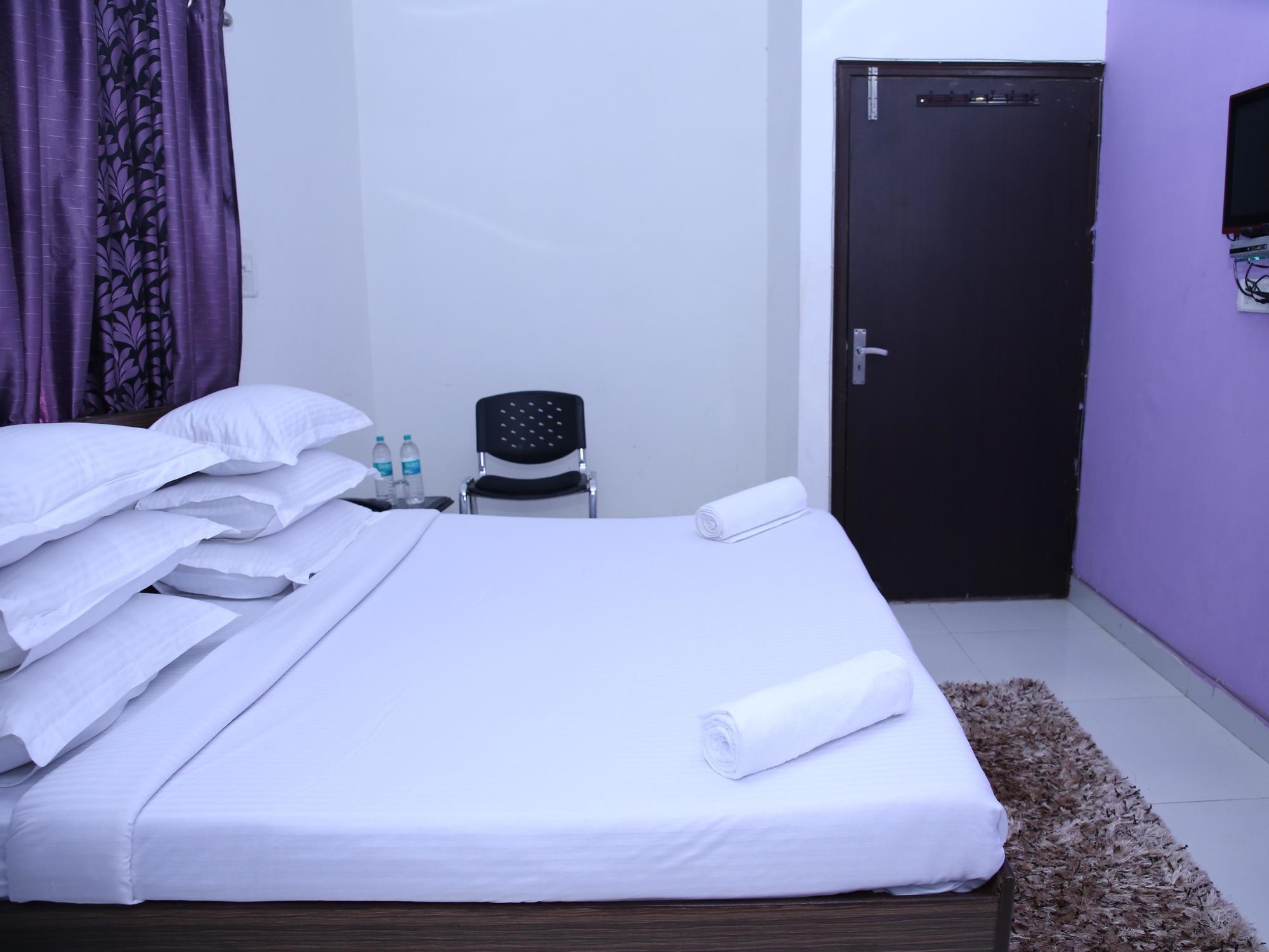 Hotel Airport Land Ню Делхи Екстериор снимка