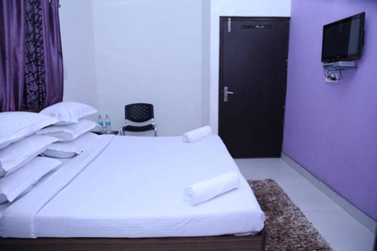 Hotel Airport Land Ню Делхи Екстериор снимка